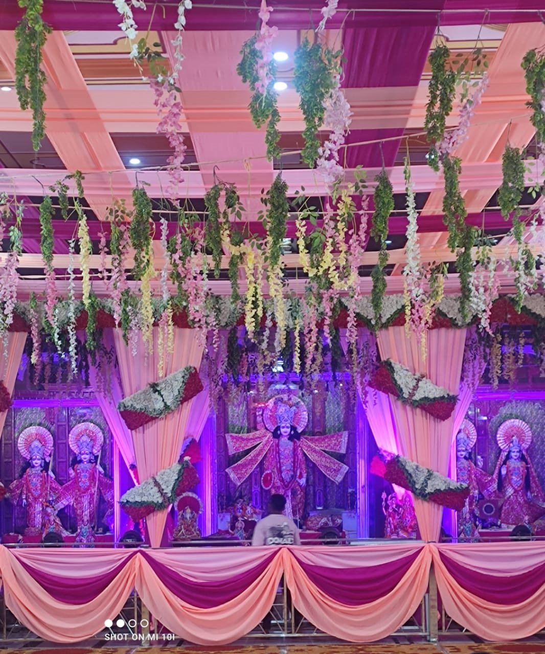 श्री वार्ष्णेय मंदिर में श्री कृष्ण के जन्म के साथ राधे राधे की गूंज