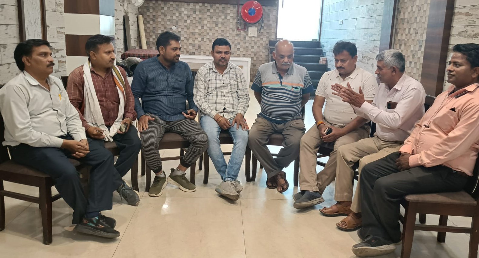 बैठक में विचार रखते हुए जर्नलिस्ट एसोसिएशन ऑफ पश्चिमांचल के पदाधिकारी