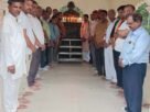 जम्मू कश्मीर के कठुआ में शहीद हुए पांच जाबांज जवानों श्रद्धांजलि देते हुए विवके बंसल व अन्य कांग्रेसी