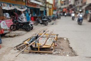 अचल ताल स्थित अचलेश्वर महादेव मंदिर के पास खोदी गई सड़क