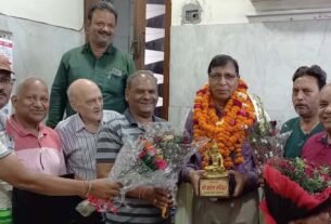 सतीश माहेश्वरी को सम्मानित करते हुए मदन मोहन तापड़िया, सुरेश नारायण मोहता व अन्य