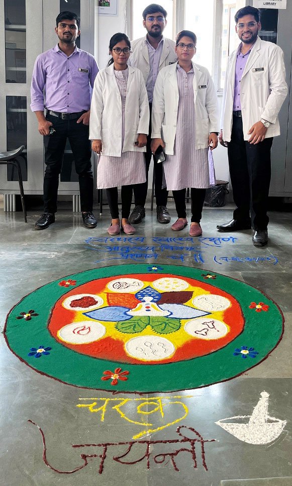मंगलायतन विश्वविद्यालय में विद्यार्थियों द्वारा बनाई गई रंगोली